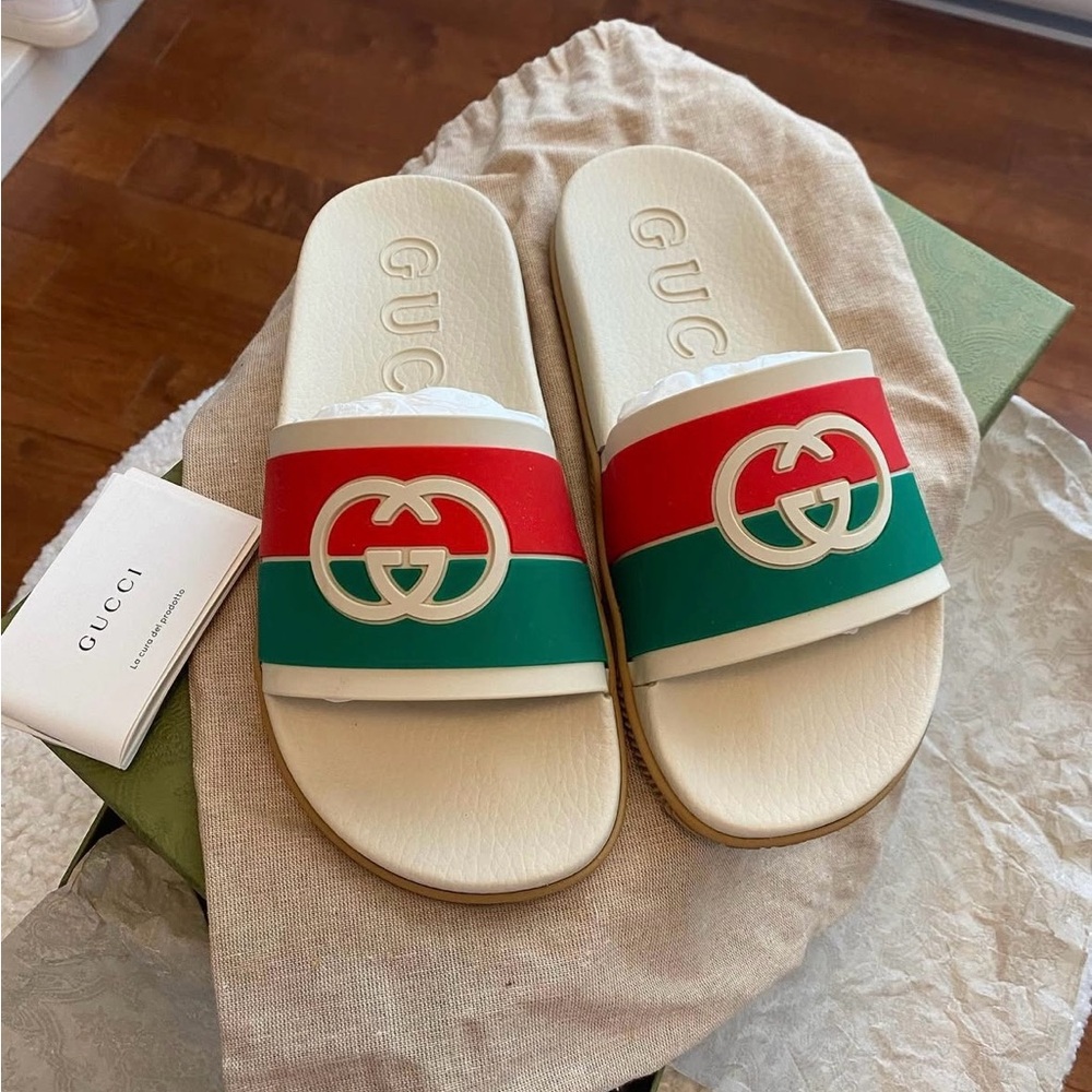 Gucci Women's Cream, Red, and Green Slide Sandals